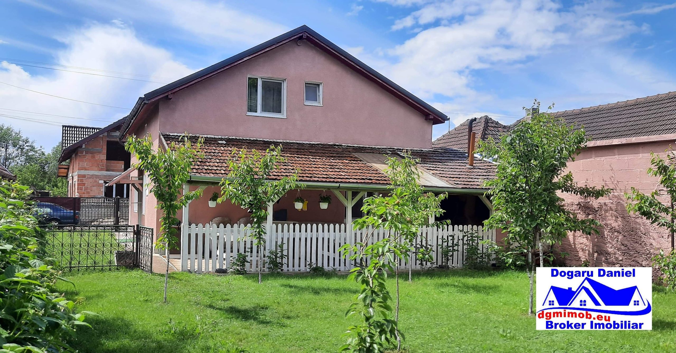 Vila cu etaj mansardat, 5 camere, gradina